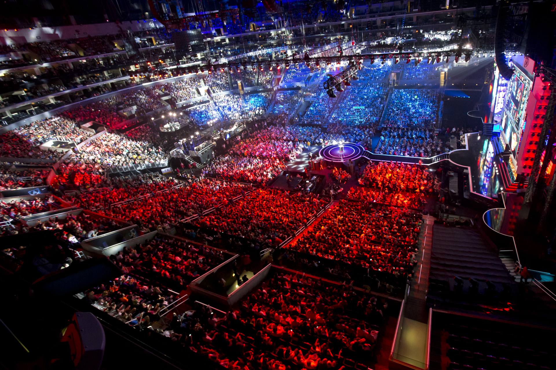 日本电竞圈观察：英雄联盟游戏热度下降，职业赛事表现平平背后的全球游戏市场格局-开云电竞